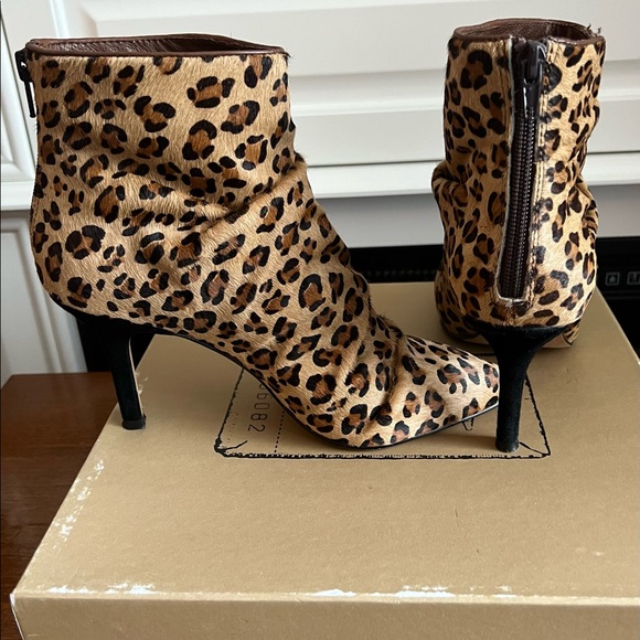Nicole Miller | Cheetah Print Heeled Ankle Booties. - Picture 2 of 4